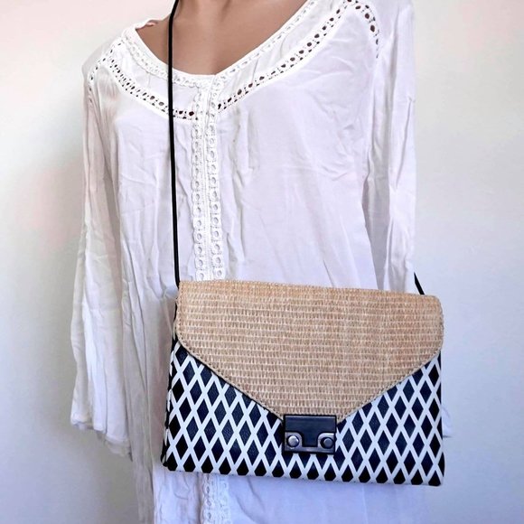 $90 WITCHERY black/white RATTAN CLUTCH snake chain shoulder CROSS-BODY handbag ♡ - Picture 4 of 10
